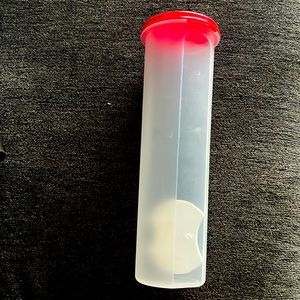 Tupperware spaghetti container